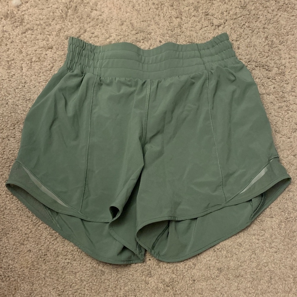 Lululemon Hot Hotty short 4”